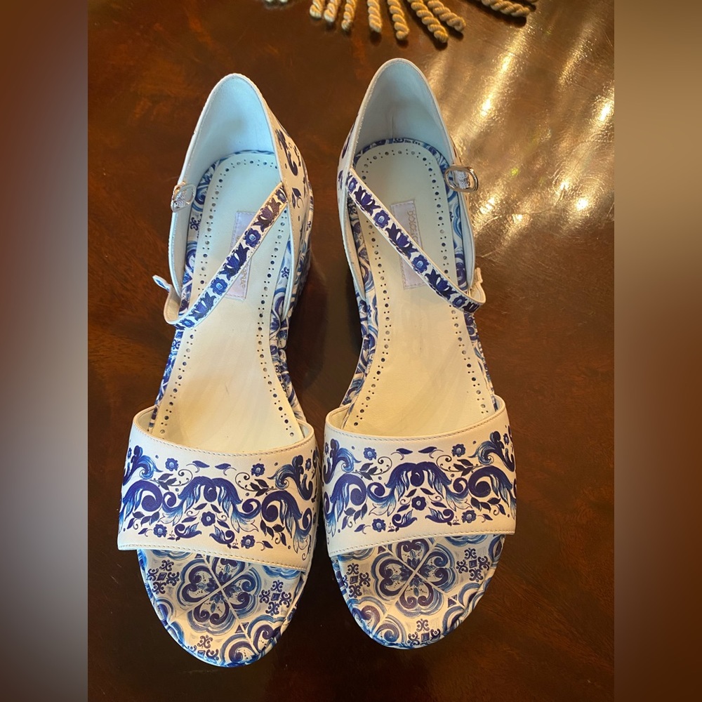 Dolce & Gabbana platform